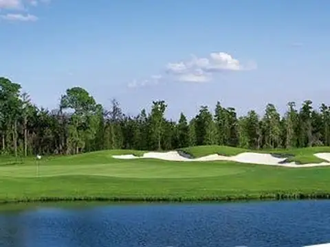 Casa en Venta con 4 cocheras