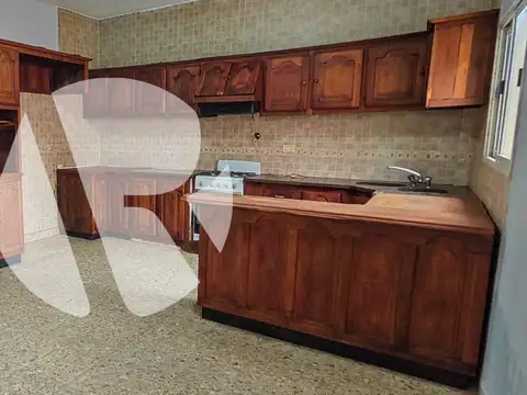 PH en Lomas Del Mirador - Impecable 3 amb  con patio, balcón y parrilla