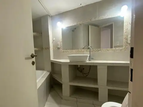 Departamento en venta, 3 ambientes 45 años antiguedad . A 3 cuadras de la estacion de moron.