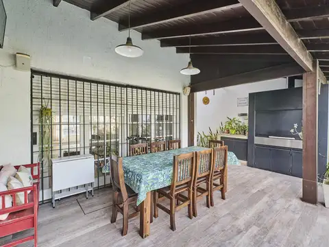 Casa en Venta en La Lucila, USD 470.000