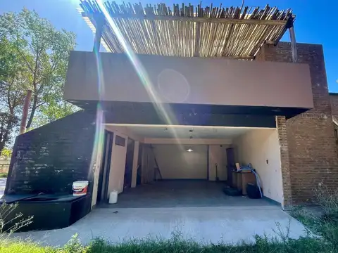 Campo en venta - 3 Dormitorios 4 Baños - La Plata