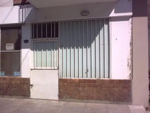 Local comercial sobre calle Camargo, con renta!!!