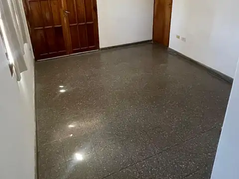 Departamento segundo piso excelente ubicacion