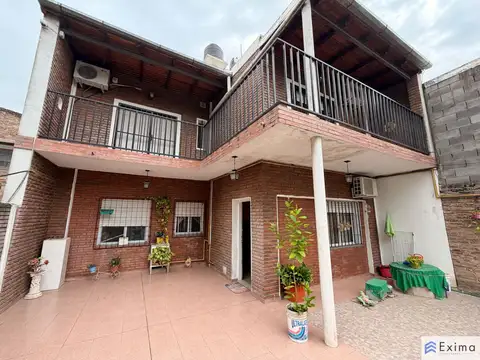 Casa en venta c/ cochera en Villa Gobernador Gálvez