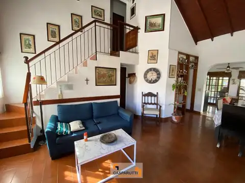 Casa 4 ambientes con 2 baños