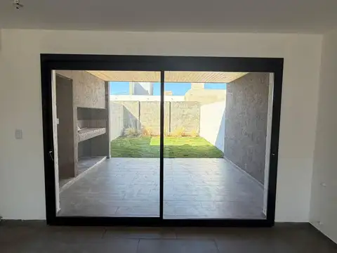 Casa 3 ambientes con 2 baños