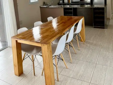 Casa 4 ambientes con 2 baños