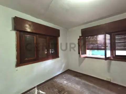 Casa en Alquiler con 2 cocheras