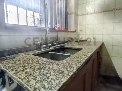 defensa 1300, Piso 0
