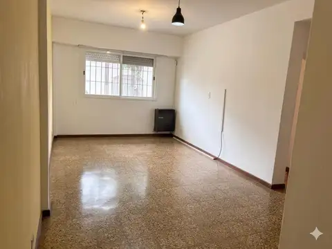 Amplio Departamento de dos amb en alquiler - Olivos