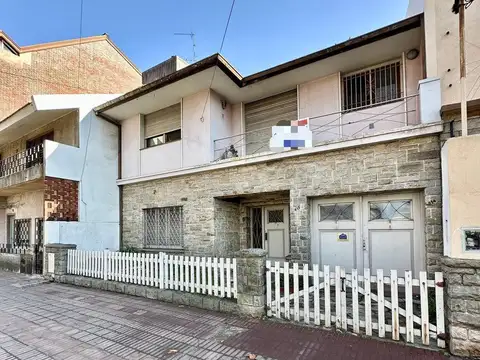 VENTA CASA  4 AMBIENTES WILDE , PATIO TERRAZA