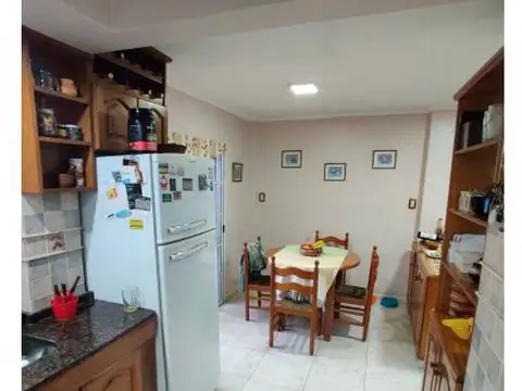 Excelente PH al frente 4 amb c/ patio, quincho y terraza