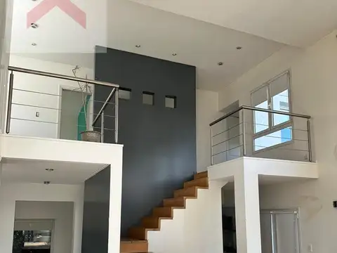 CASA ESTILO RACIONALISTA EN COUNTRY SIERRAS DEL TANDIL