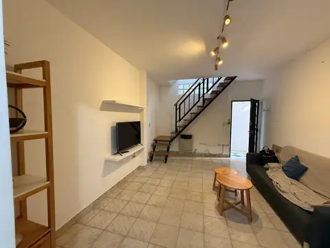 Depto Tipo Casa en Alquiler de 1 dormitorio