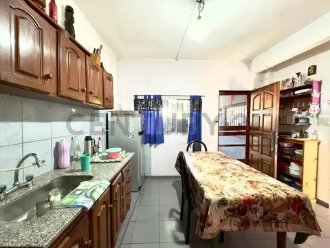 Casa 5 ambientes con 3 baños
