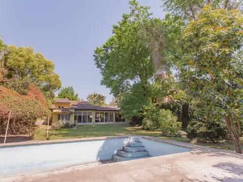 Casa 6 ambientes con 2 baños