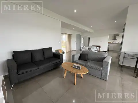 Casa 6 ambientes con 5 baños