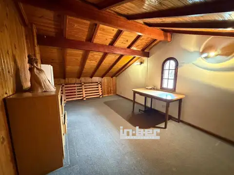 Casa en Alquiler con 3 cocheras