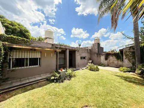 Casa en Venta con 2 cocheras