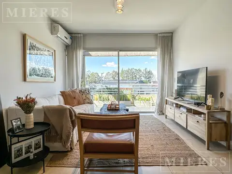 Excelente departamento de dos ambientes con gran terraza con parrilla