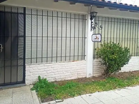 Casa en venta - 4 Dormitorios 4 Baños - Vicente López