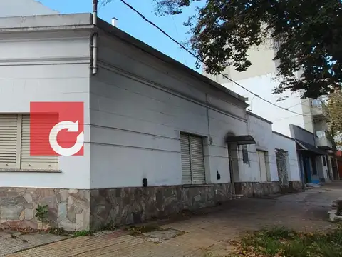 18 Esquina 37-Casa en alquiler para vivienda o uso comercial con cochera 