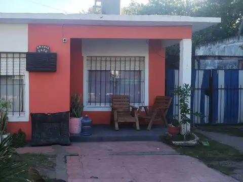Casa en venta - 3 Dormitorios 1 Baño - Merlo