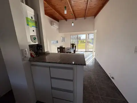Casa 2 ambientes con 1 baño