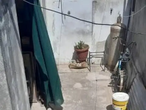 Casa 4 ambientes con 1 baño