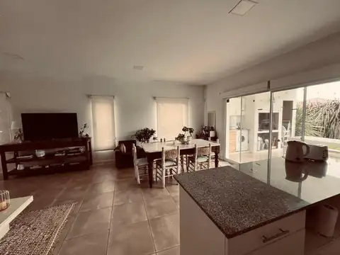 Casa en Alquiler Temporal con 2 cocheras