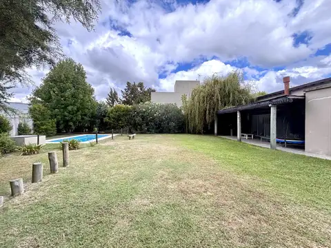 Casa en Venta con 4 cocheras