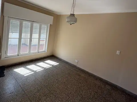 Depto Tipo Casa en Alquiler de 3 ambientes