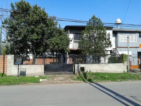 dos casa y un departamento Santa Ana  ,n°1108 , Localidad de Manuel Alberti 