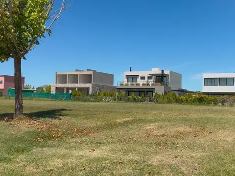 Terreno en Venta 32  mts Fondo