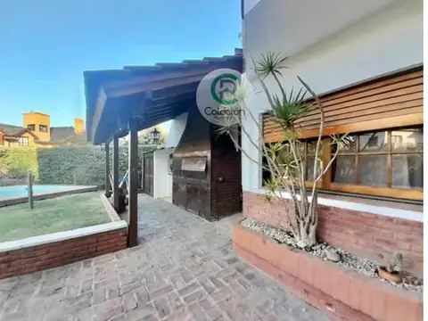 Casa en Alquiler con 4 cocheras
