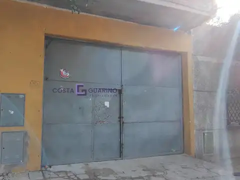 Galpón de 100 m² cubiertos y 30 m² descubiertos