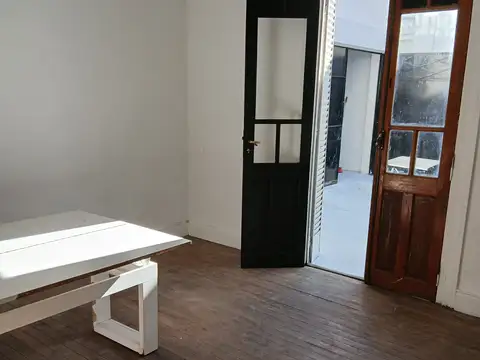 CASA EN LOTE PROPIO PARA USO COMERCIAL O TRABAJO.