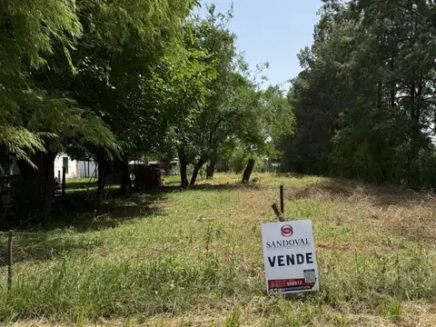 ¡Una oportunidad única: terreno en barrio residencial esperando ser parte de tus sueños!