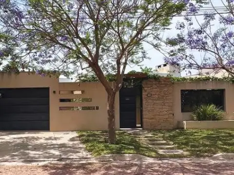CASA 3 DORMITORIOS
