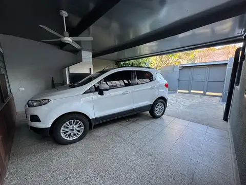 Casa en Alquiler con 2 cocheras
