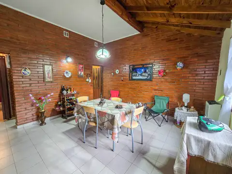 Casa 3 ambientes con parque y garage p/2 vehículos- Nuevo Ostende