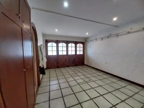 Casa en Venta con 4 cocheras