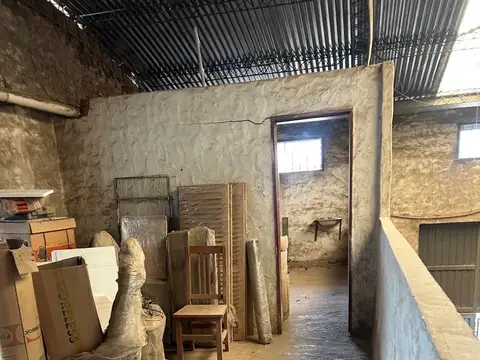 Galpón con vivienda en venta
