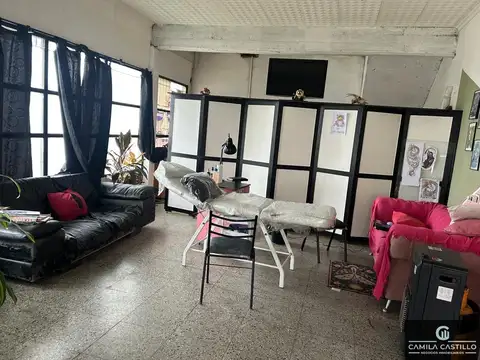 Galpón con vivienda en venta