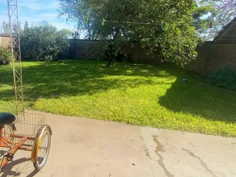 VENTA CASA 3 DORMITORIOS y AMPLIO PATIO VERDE