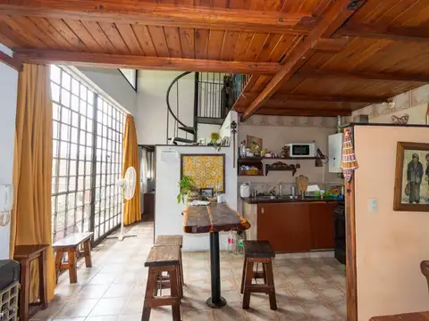 Casa 4 ambientes con 2 baños