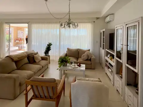 CASA EN VENTA EN PERGAMINO EN BARRIO CERRADO