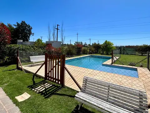 Casa 6 ambientes con 2 baños