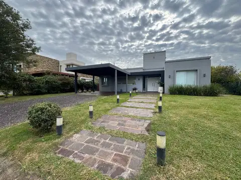 CASA EN VENTA EN PERGAMINO EN BARRIO CERRADO