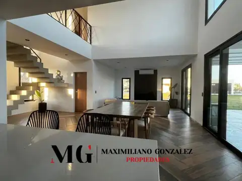 Casa 5 ambientes con 4 baños